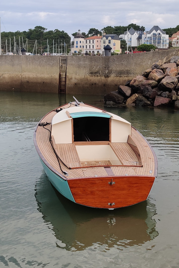 Belouga boat